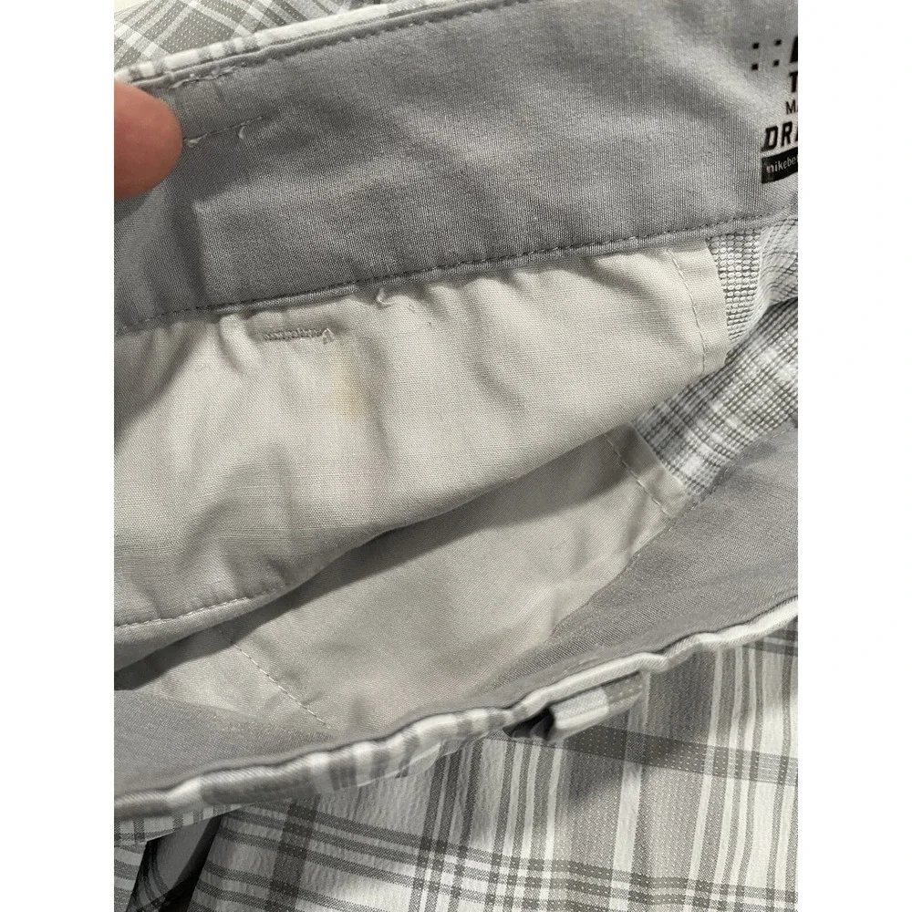 Nike Sz 32 Mens Dri Fit White Plaid Tour Performance Golf Shorts AK103‎